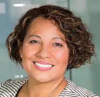 Claire Ashford, complianceansvarlig hos et finansielt reguleringsselskab, headshot
